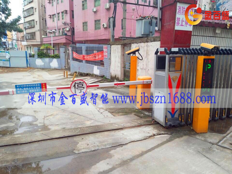 200W高清车牌收费系统座落于深圳长湖村！